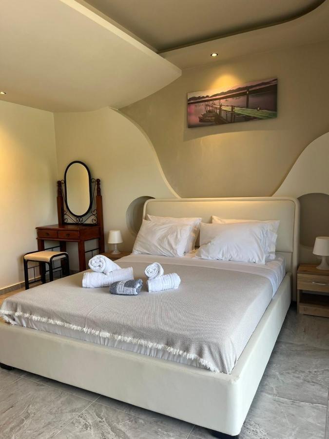 Suites Ris เนอาเปรามอส ภายนอก รูปภาพ