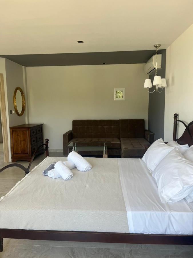 Suites Ris เนอาเปรามอส ภายนอก รูปภาพ